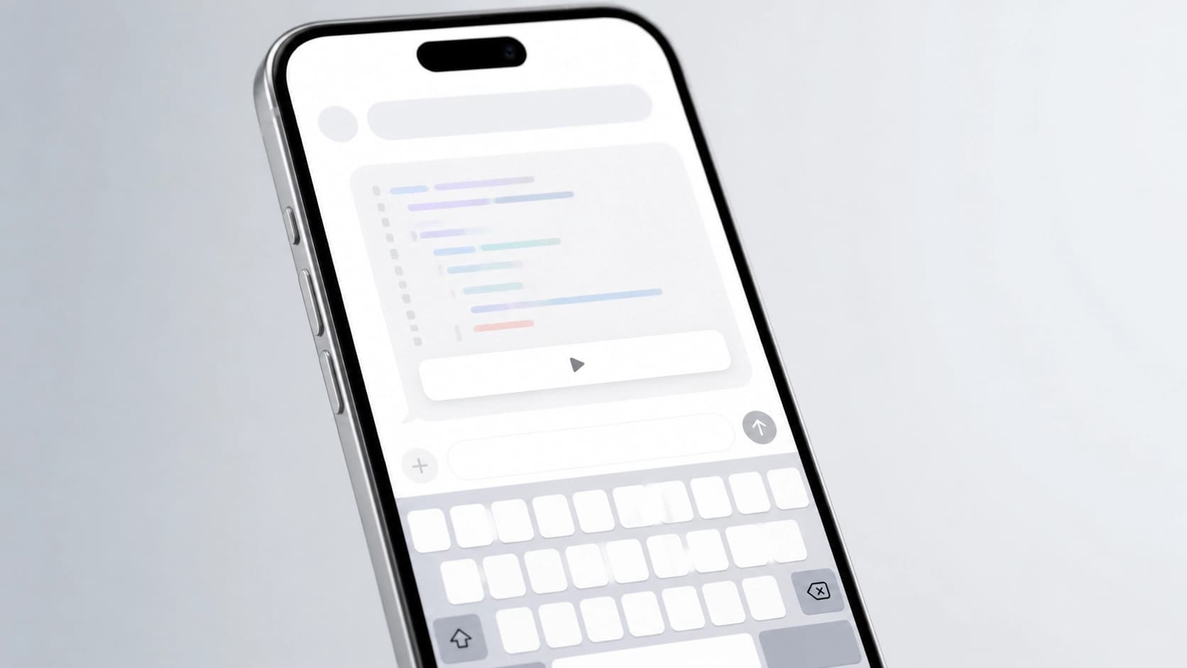 Скриншот интерфейса чата на iPhone: нижняя часть экрана — клавиатура, в центре — карточка с кодом и кнопкой «Выполнить», светлый интерфейс, четкая типографика.